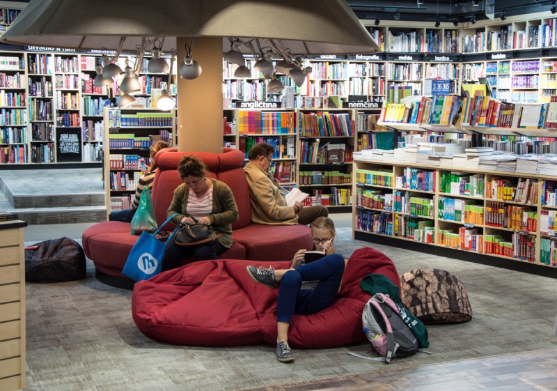 vente-CANNES-min_books_bookstore_book_reader_readers_reading_shop_sale_books-849006