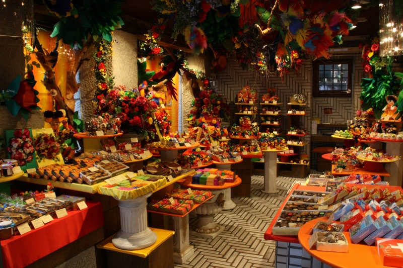 vente-CANNES-min_candy_store_chocolate_shop_chocolate_switzerland-393515